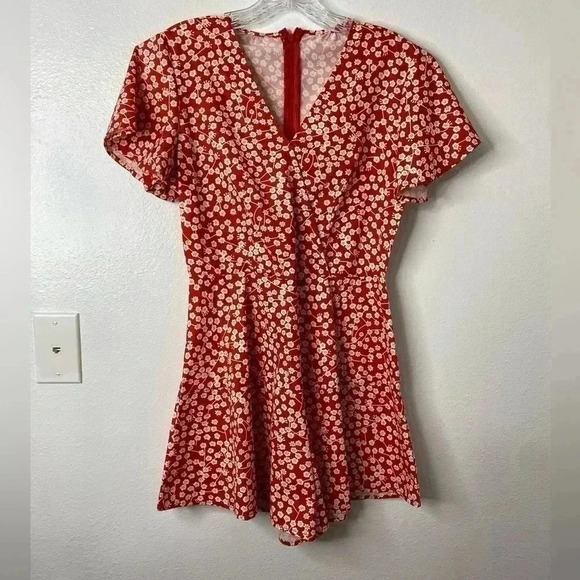 Boutique Red Floral Romper - Picture 2 of 5